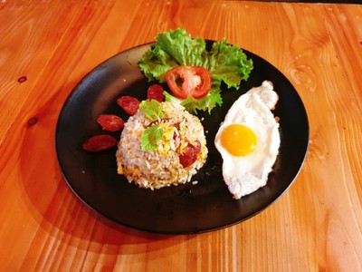 ข้าวผัดกุนเชียงไข่ดาว