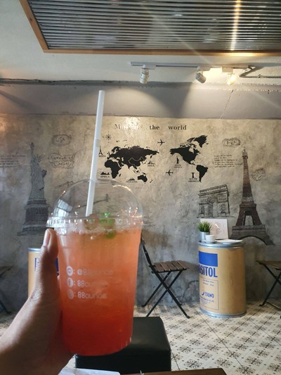 อาหาร หรือ เครื่องดื่ม