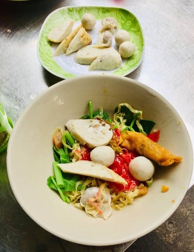 หลักเฮง ก๋วยเตี๋ยวเย็นตาโฟบะเต็ง ลูกชิ้นปลาทำเอง