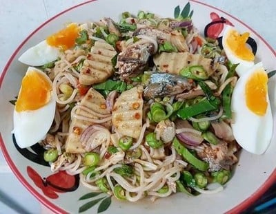 ยำขนมจีน โคตรแซ่บ ยำขนมจีน โคตรแซ่บ
