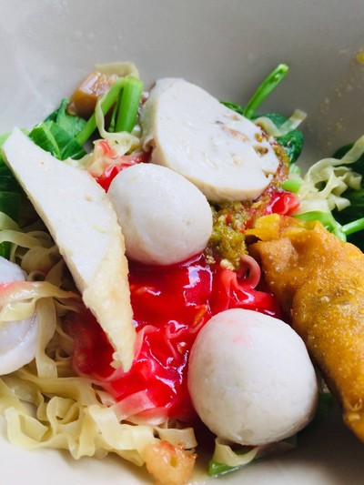 เมนูของร้าน หลักเฮง ก๋วยเตี๋ยวเย็นตาโฟบะเต็ง ลูกชิ้นปลาทำเอง
