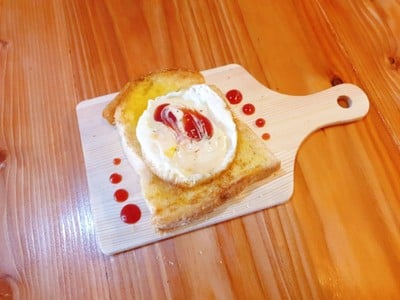 ขนมปังหน้าไข่ดาว