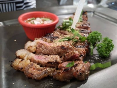 สเต็กเนื้อจิ้มแจ่ว