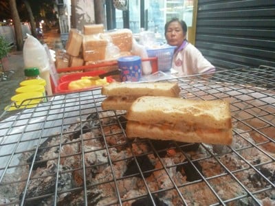 แซนวิช_ปิ้ง__โบโลน่าไก่