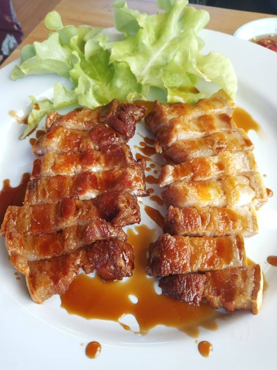 หมูสามชั้นทอดน้ำปลา
