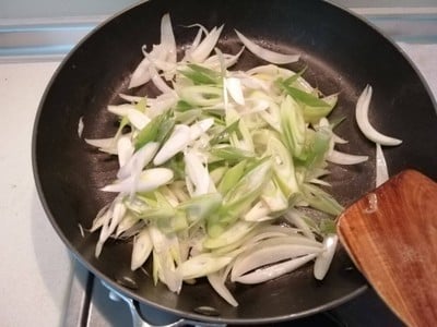 วิธีทำ ไก่ผัดต้นหอมญี่ปุ่น วิธีทำ ไก่ผัดต้นหอมญี่ปุ่น