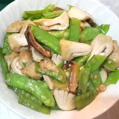 เห็ดรวมผัดถั่วลันเตา