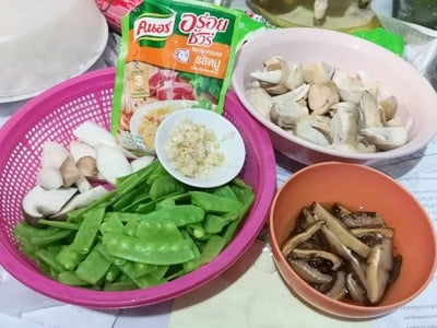 วิธีทำ เห็ดรวมผัดถั่วลันเตา วิธีทำ เห็ดรวมผัดถั่วลันเตา