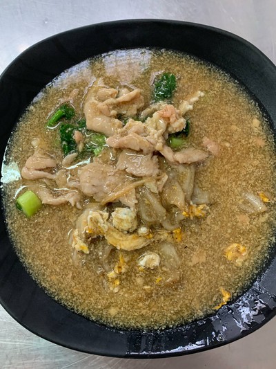 ราดหน้าใส่ไข่หมูหมัก แหล่มสุดๆ