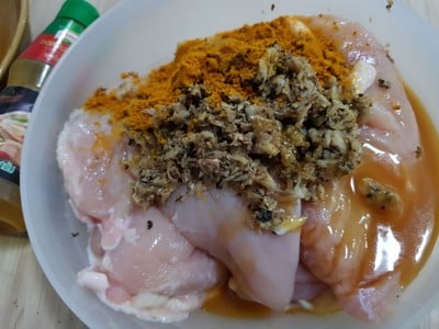 วิธีทำ อกไก่ย่างขมิ้น วิธีทำ อกไก่ย่างขมิ้น