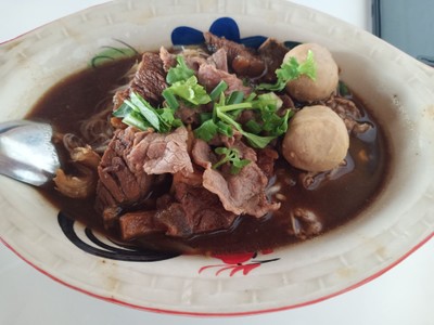 ก๋วยเตี๋ยวเนื้อรวม พิเศษ 70