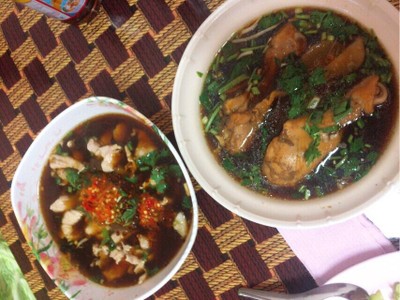 ก๋วยเตี๋ยวไก่และก๋วยเตี๋ยวหมู