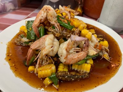 ยำข้าวโพดใส่กุ้งลวก
