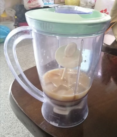 วิธีทำ น้ำมะพร้าวปั่นนมสด วิธีทำ น้ำมะพร้าวปั่นนมสด