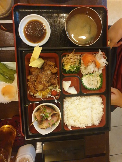 อาหาร หรือ เครื่องดื่ม