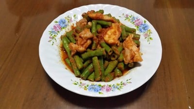 ผัดพริกแกงถั่วฝักยาว