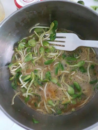 วิธีทำ ไข่เจียวต้นอ่อนทานตะวัน วิธีทำ ไข่เจียวต้นอ่อนทานตะวัน