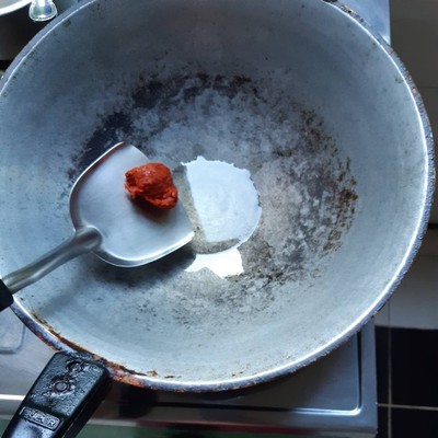 วิธีทำ หมูผัดพริกแกง​ สมุนไพร