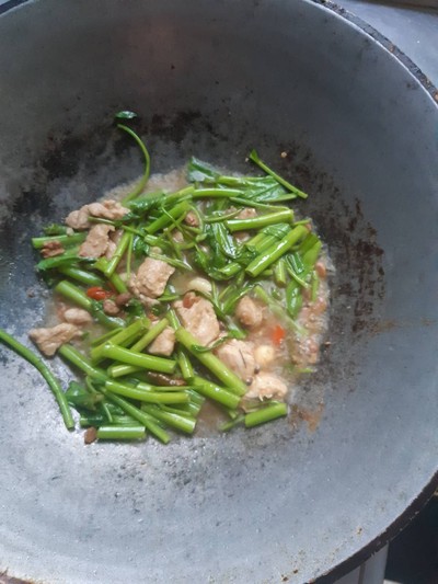 หมูผัดผักบุ้ง