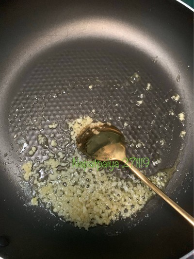 วิธีทำ ข้าวผัดกระเทียม