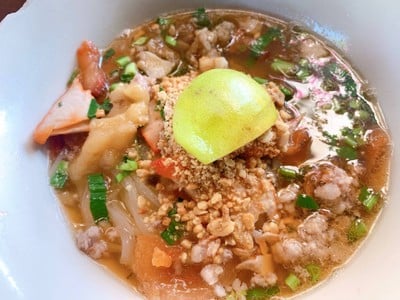 ก๋วยเตี๋ยวยายชด แชมป์คลองกระจง คลองกระจง อ.สวรรคโลก จ.สุโขทัย