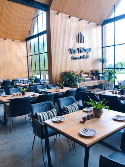 พื้นที่กว้างใหญ่มีให้ลูกค้าเลือกนั่งเยอะ 