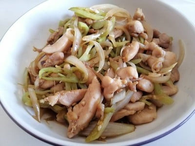 ไก่ผัดพริกหนุ่ม