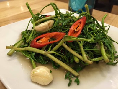 กระเฉดไฟแดง