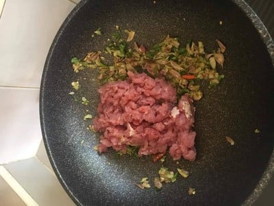 วิธีทำ ผัดกระเพราหมูสับเผ็ดนรกแตก