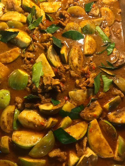 แกงเนื้อมะเขือเปาะ