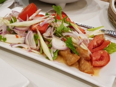 ยำหมูสามชั้นทอดกรอบ