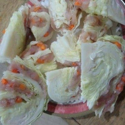 วิธีทำ กะหล่ำปลียัดไส้อกไก่สับตุ๋นเห็ดหอม