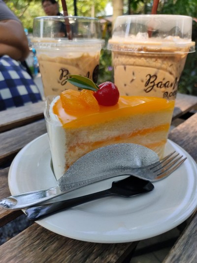 บ้าน ๑,๐๐๐ ไม้ Cafe & Farm