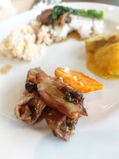 หมูผัดพริกไทยดำ