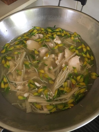 วิธีทำ ต้มยำเห็ดดอกขจรพริกสด