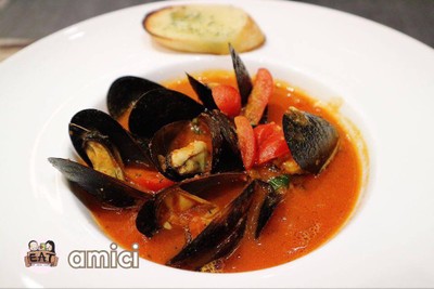 Blue mussel tomato sauce