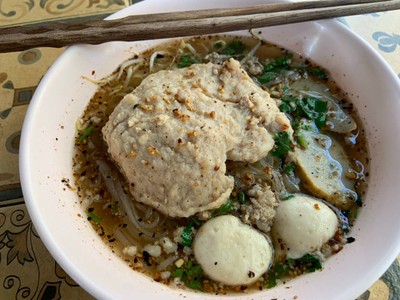 เส้นเล็กต้มยำ