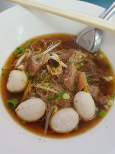 ก๋วยเตี๋ยวลูกชิ้นหมูตุ๋น (พิเศษ)