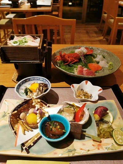 อาหาร หรือ เครื่องดื่ม