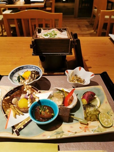 อาหาร หรือ เครื่องดื่ม