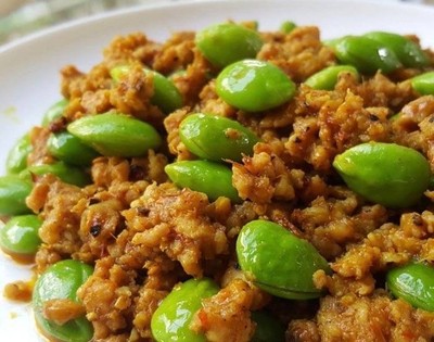 ผัดพริกแกงไก่สะตอ