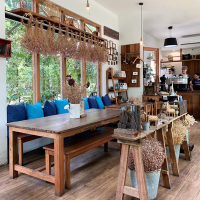 บรรยากาศ Bluetamp Cafe ประดิษฐ์มนูธรรม