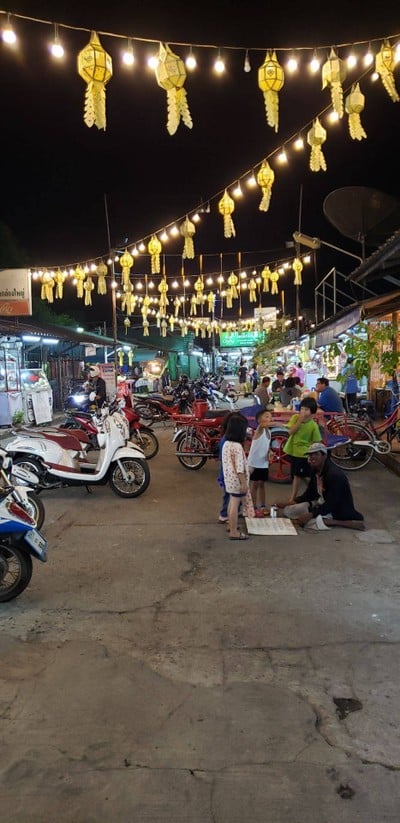 บรรยากาศ Mae Sot Night Market ตลาดโต้รุ่งแม่สอด