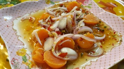 ยำไข่แดงไข่เค็ม