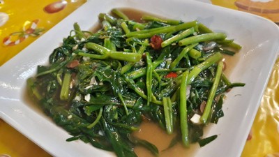 ผัดผักบุ้งไฟแดง