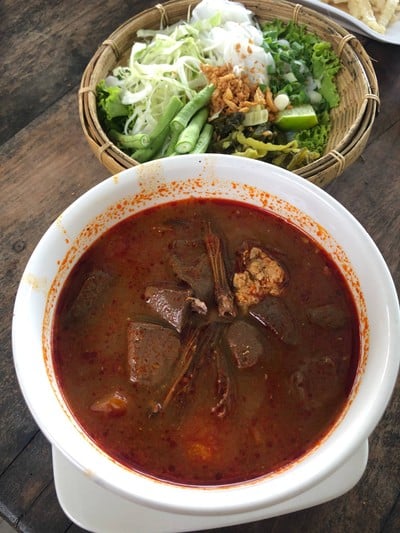 ขนมจีนน้ำเงี้ยว