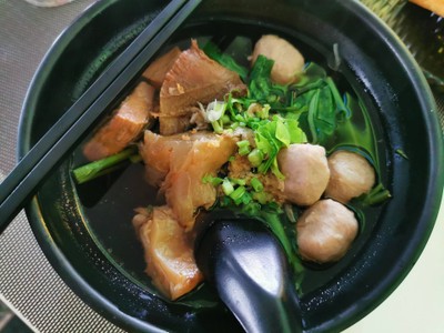 อาหาร หรือ เครื่องดื่ม