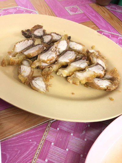 หมูกรอบ เรื่มขายเวลา 18.00  น.