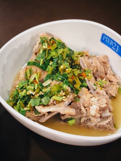 เมนูของร้าน ก๋วยเตี๋ยวตรอกโรงหมู ซอยสุกร