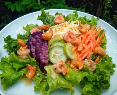 สลัดกุ้งย่างพริกไทยดำ สลัดกุ้งย่างพริกไทยดำ